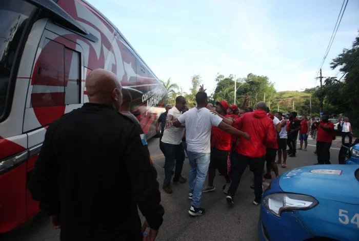 SEGURANÇA MÁXIMA! FLAMENGO ESTÁ PREOCUPADO COM CLIMA TENSO CERCANDO O CLUBE